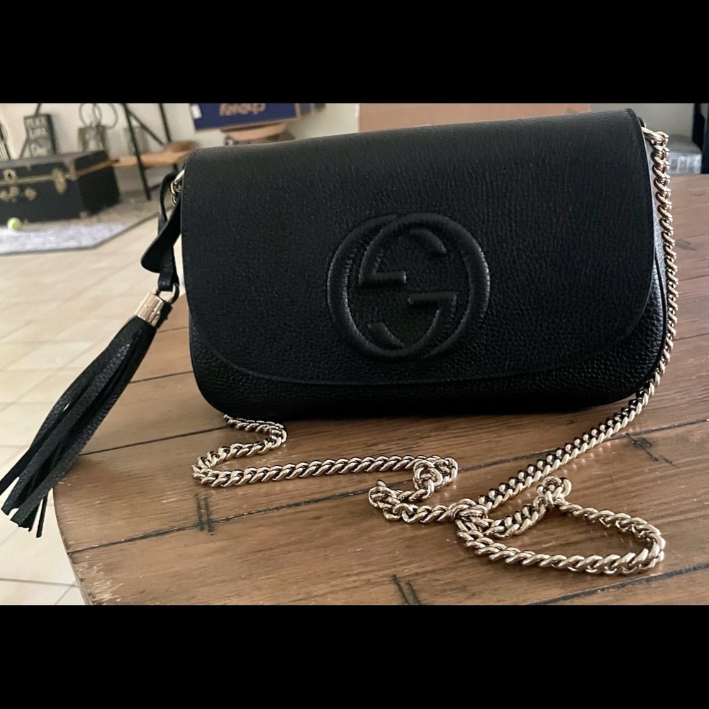 Gucci mint condition cross body bag- like new.